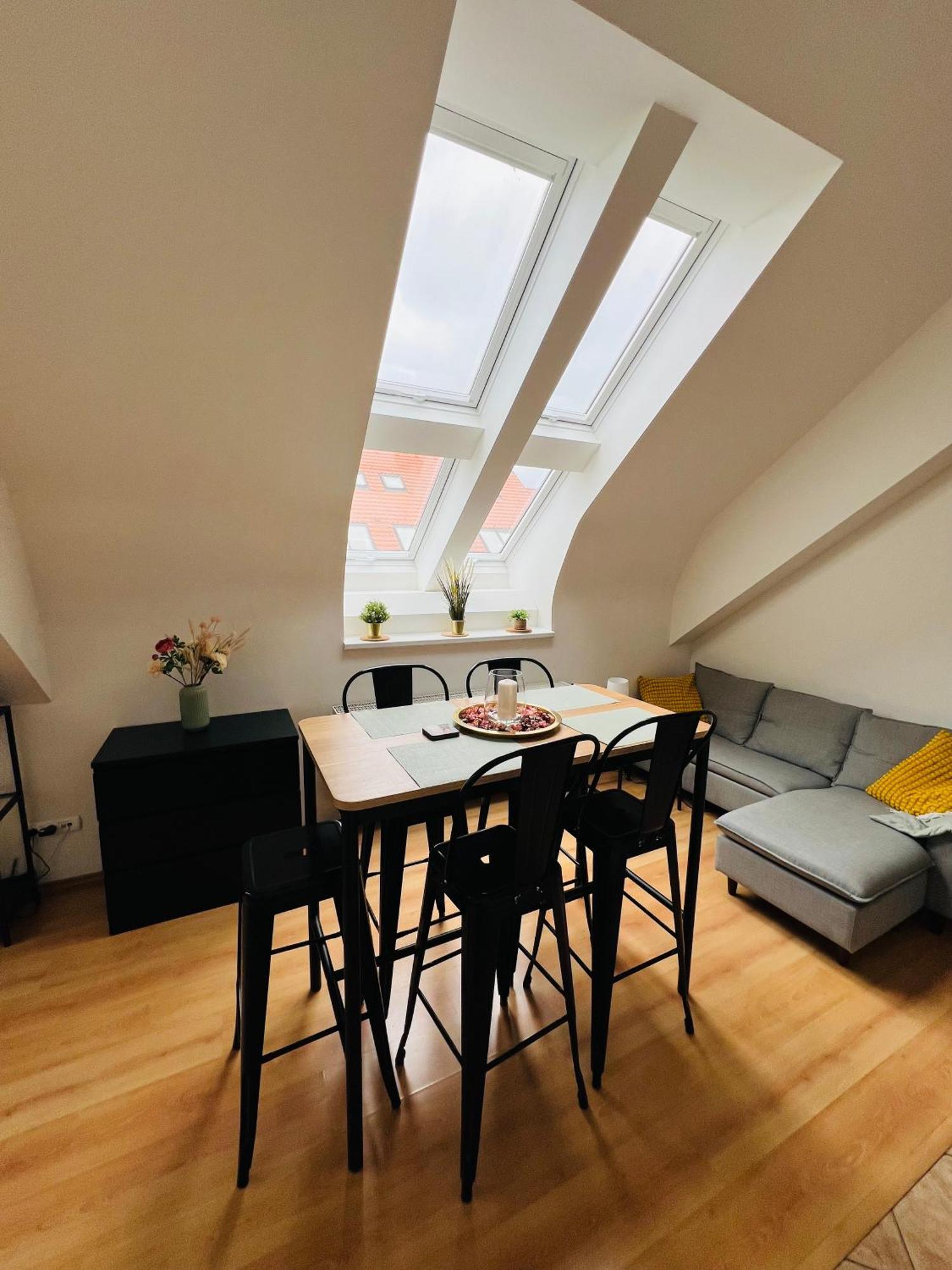 Central, Cozy & Stylish With Views Apartament *