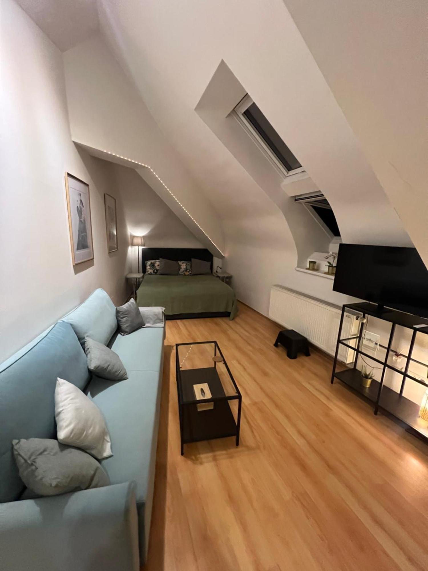 Apartment Central, Cozy & Stylish With Views Prague